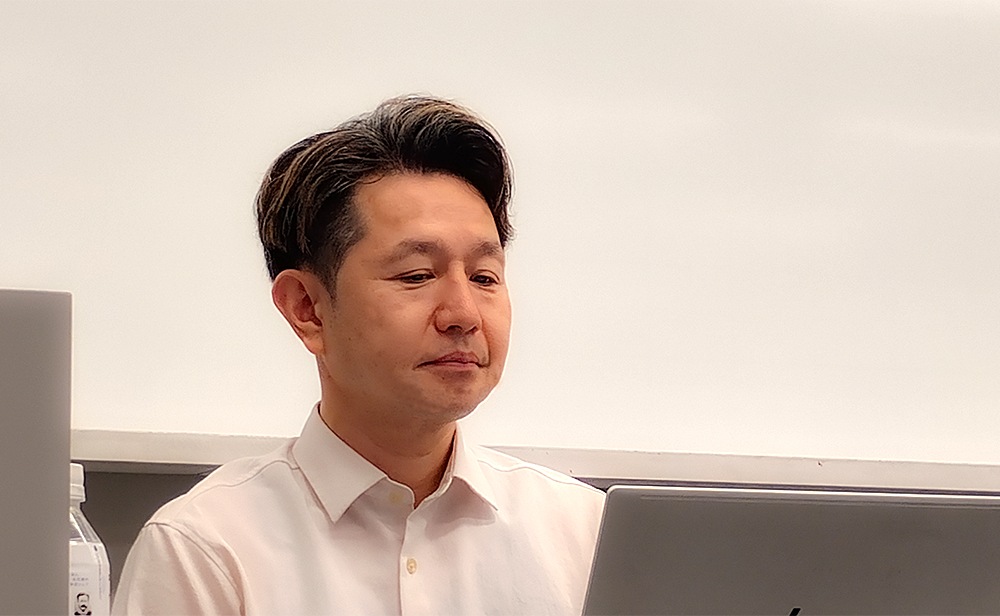 新井 卓二先生の写真
